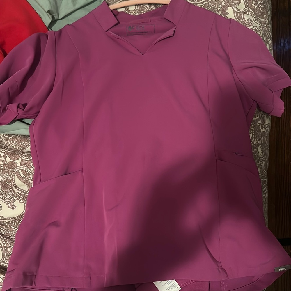 Figs Bright Fuschia set